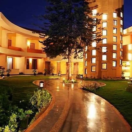 Sahil Sarovar Portico Lonavala Eksteriør billede
