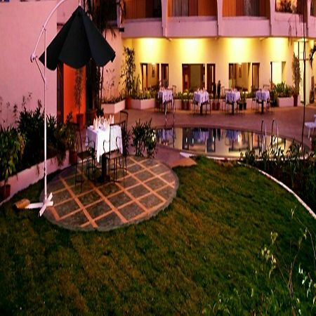 Sahil Sarovar Portico Lonavala Eksteriør billede