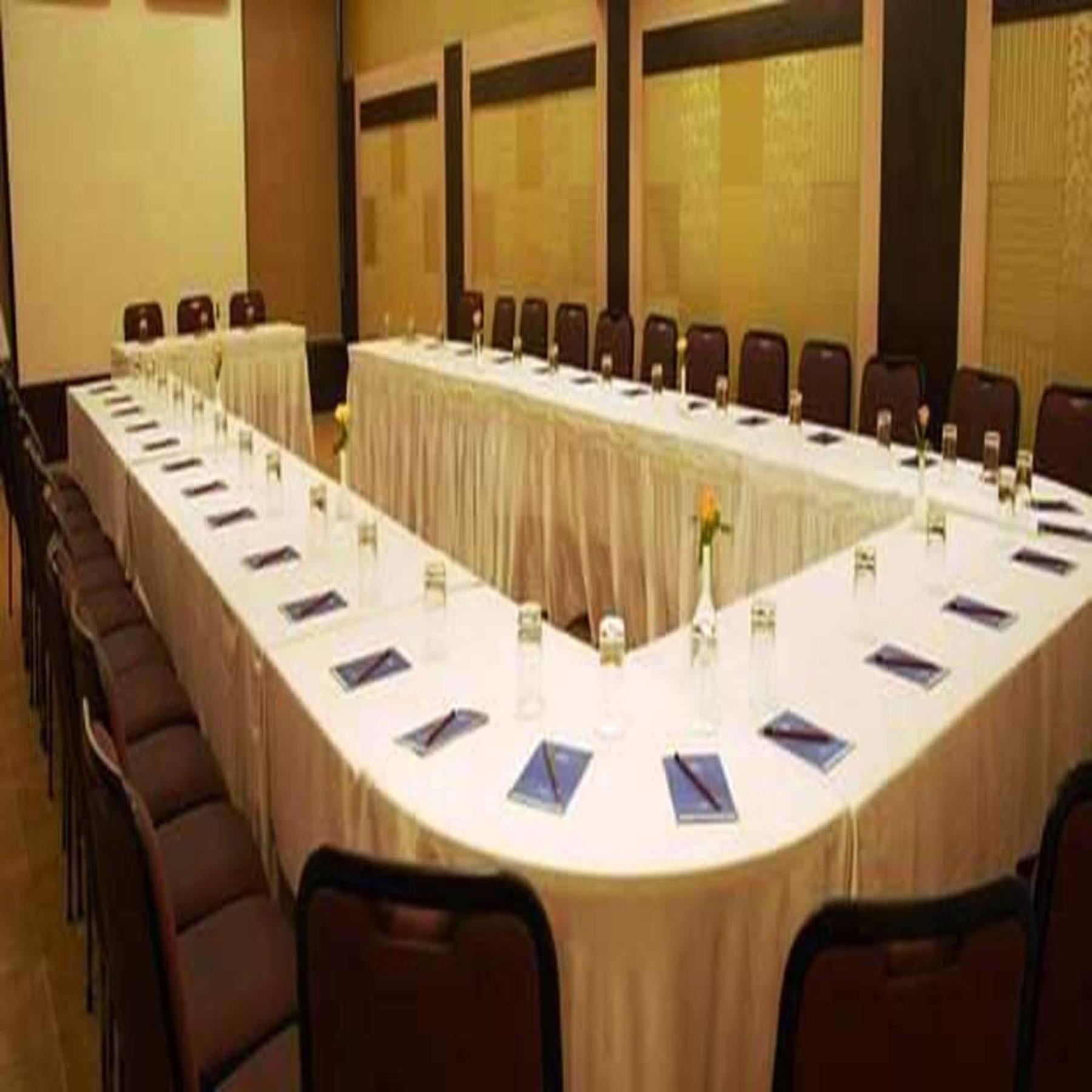 Sahil Sarovar Portico Lonavala Eksteriør billede
