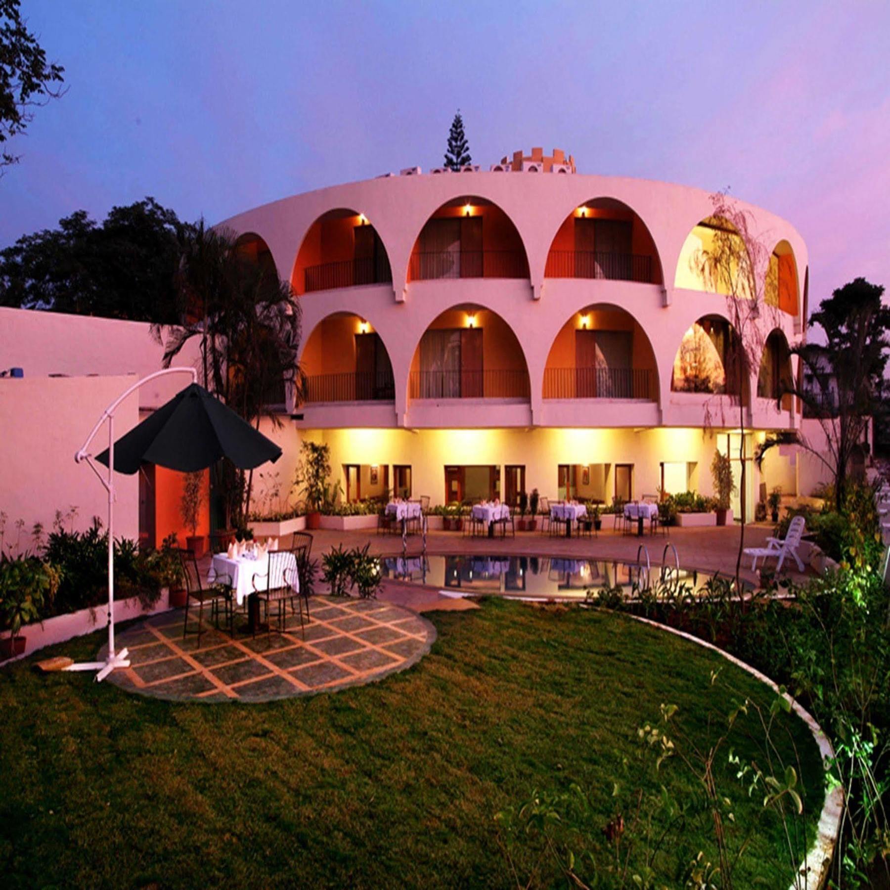 Sahil Sarovar Portico Lonavala Eksteriør billede