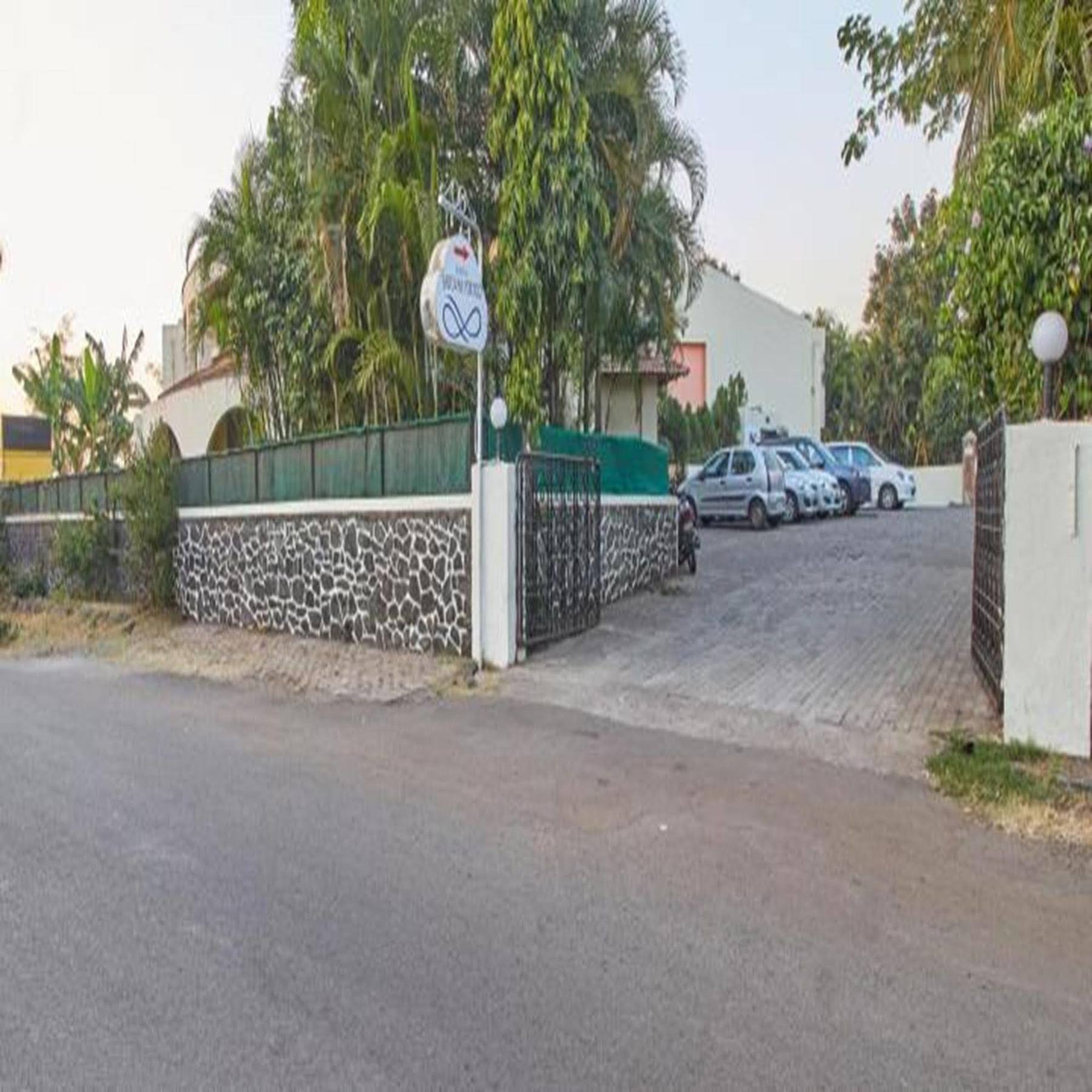 Sahil Sarovar Portico Lonavala Eksteriør billede